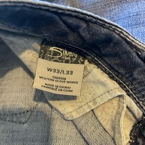 Suki Flab 17”. Silver jeans brand. Size W33/L33. Like new condition.